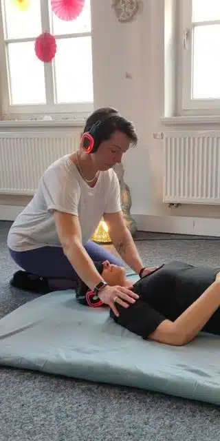 SMT Breathwork & RELEASE Coach Marion Kneider SMT Breathwork mit Marion Kneider